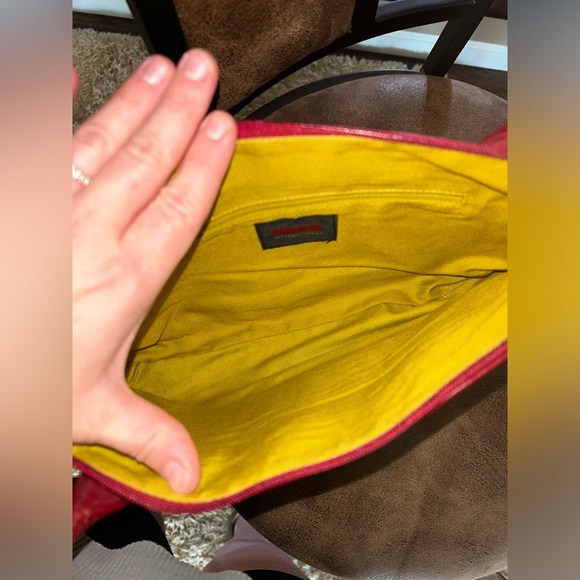 Red shoulder HOBO purse - Picture 4 of 4